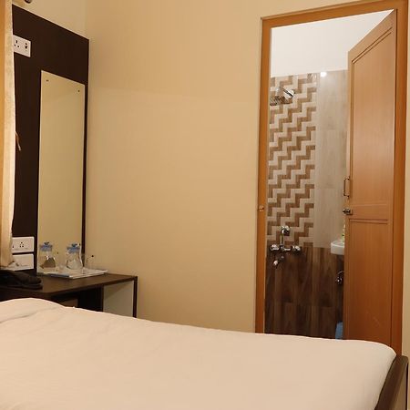 Sr Residency Hotell Tiruchirappalli Exteriör bild