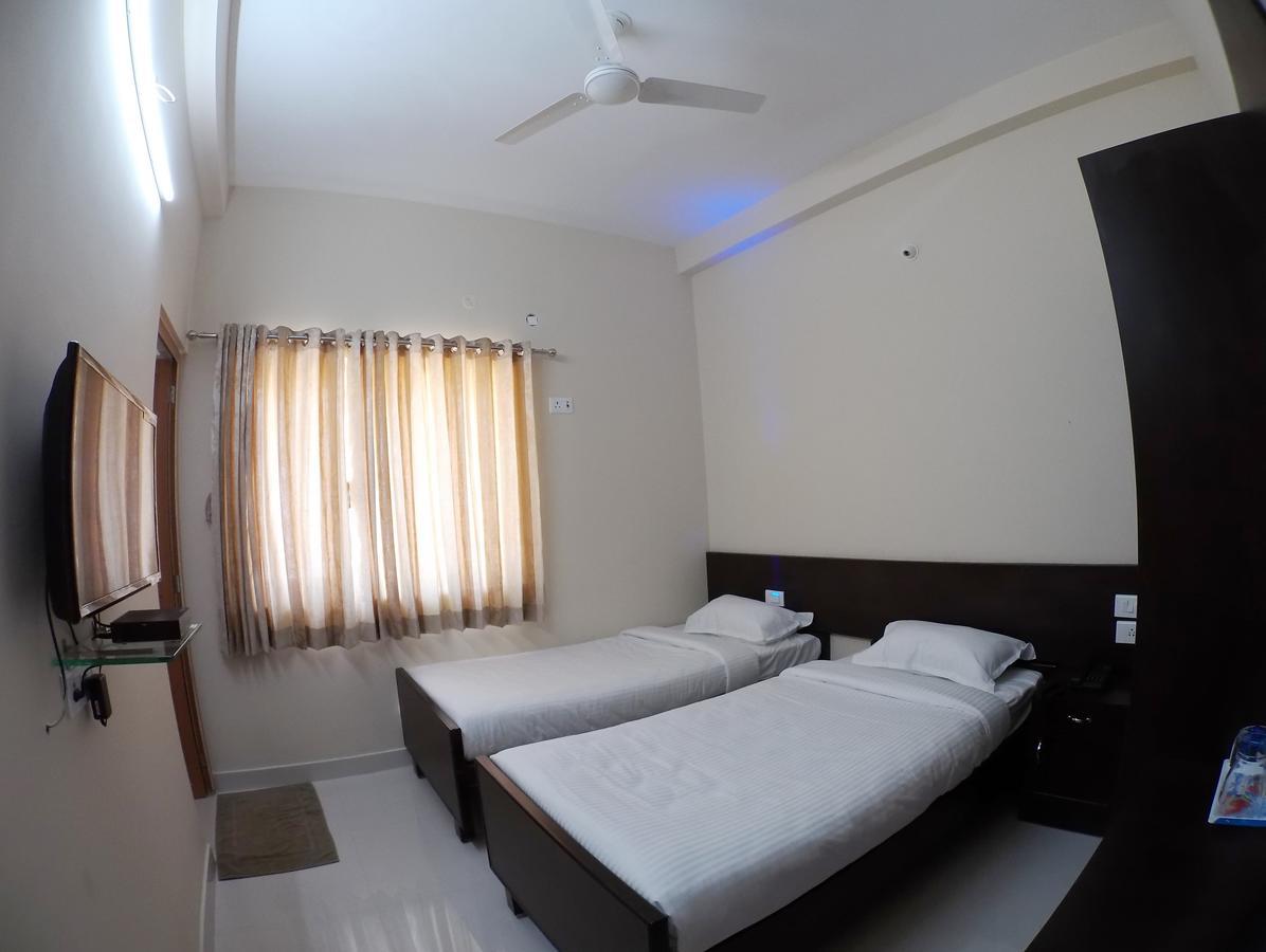 Sr Residency Hotell Tiruchirappalli Exteriör bild