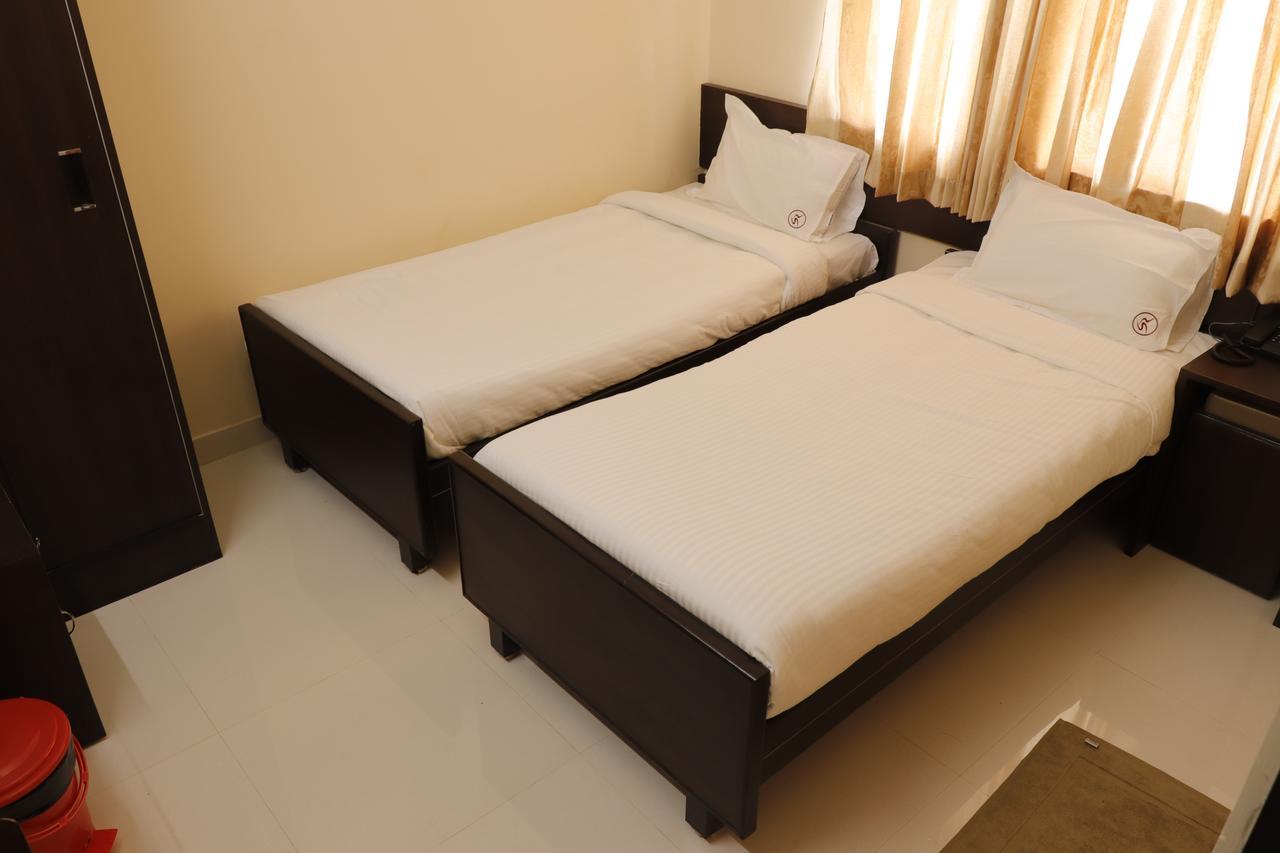 Sr Residency Hotell Tiruchirappalli Exteriör bild